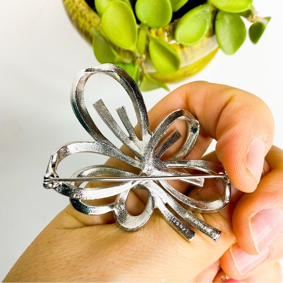 Vintage Elegant Silver Costume Bow Brooch - Picture 4 of 5